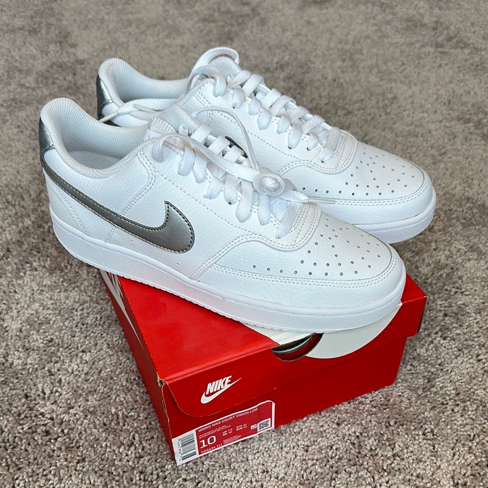 Nike Court Vision Low Women’s 10 White and Silver